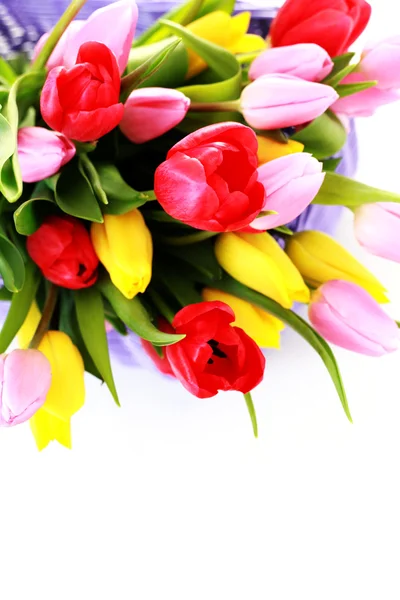 Cesta cheia de tulipas — Fotografia de Stock