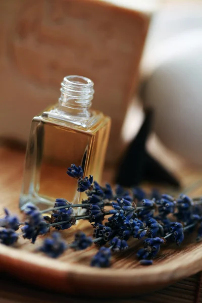 Aromaterapia olejek lawendowy — Zdjęcie stockowe