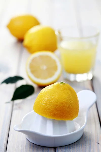 Färsk citronsaft — Stockfoto