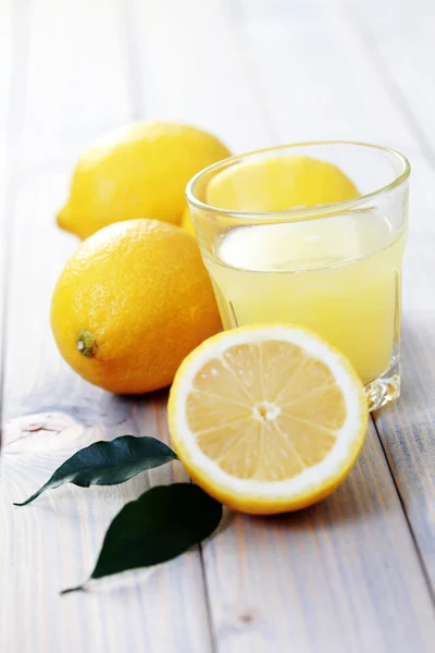 Сік свіжого лимона — стокове фото