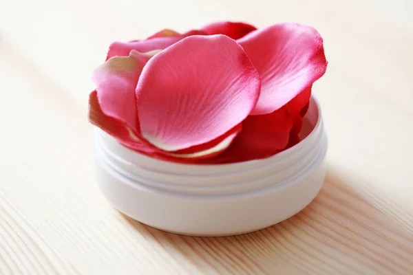 Rose face cream — Stock Photo, Image