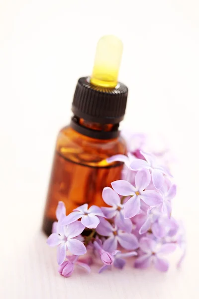 Aromaterapia com lilás — Fotografia de Stock
