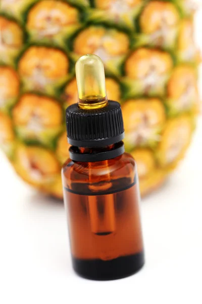Ananas etherische olie — Stockfoto