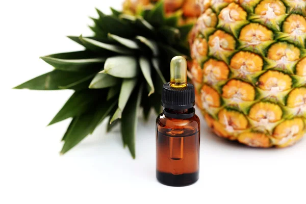 Ätherisches Öl aus Ananas — Stockfoto