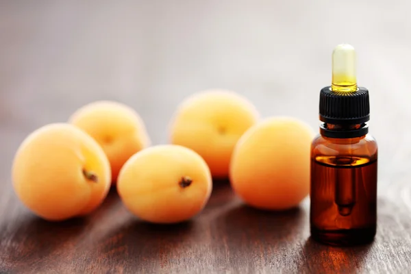Ätherisches Aprikosenöl — Stockfoto