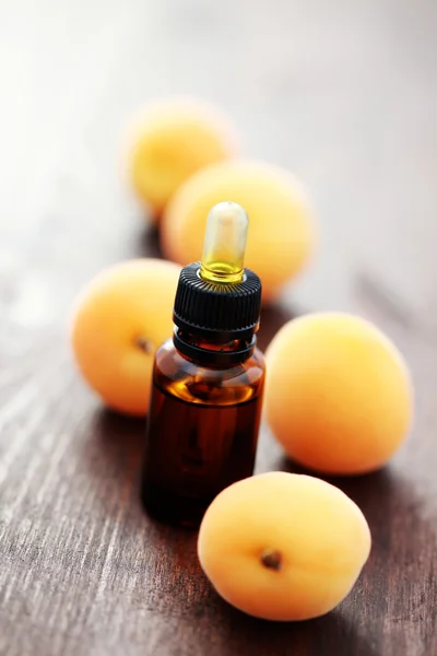 Ätherisches Aprikosenöl — Stockfoto