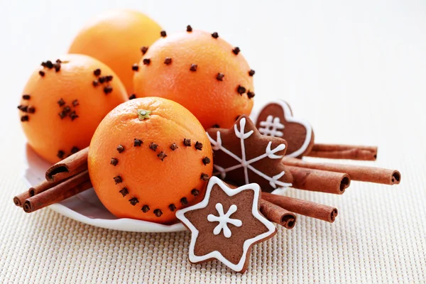오렌지와 gingerbreads — 스톡 사진