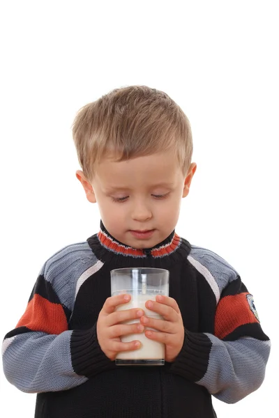 Chłopiec pije mleko — Zdjęcie stockowe