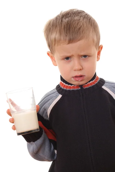 Хлопчик пити молоко — стокове фото