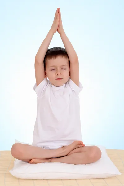 Yoga jongen — Stockfoto