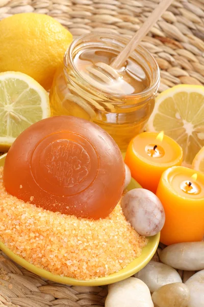 Honey and lemon bath — Stock Photo, Image