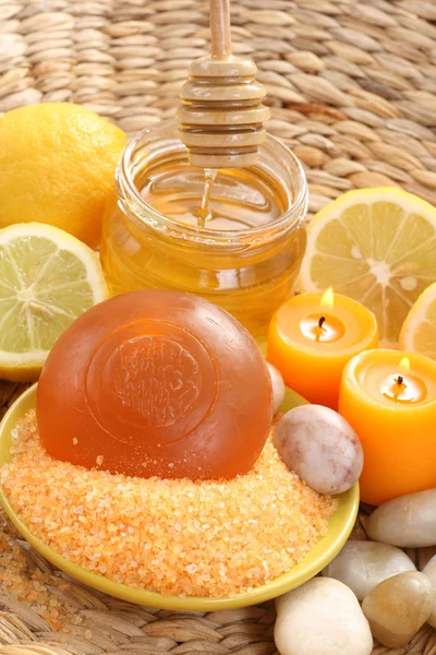 蜂蜜和柠檬浴 — 图库照片