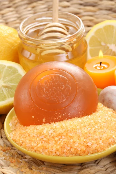 Honey and lemon bath — Stock Photo, Image