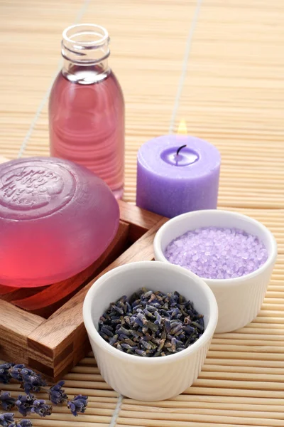 Aromatyczne lavender kąpieli — Zdjęcie stockowe