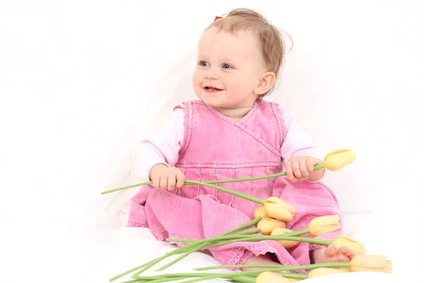 Menina bebê com flores — Fotografia de Stock