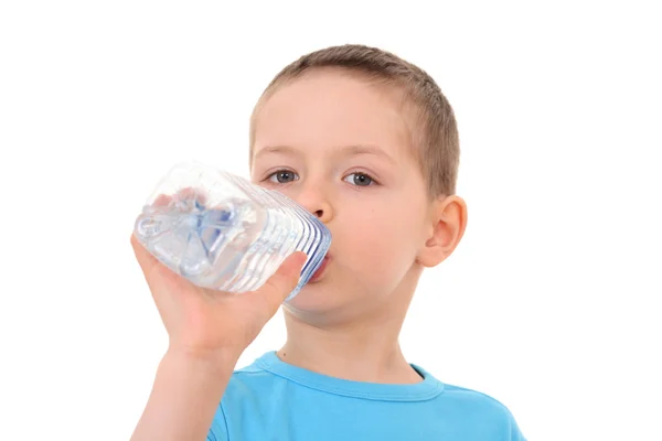 Мальчик и бутылка воды — стоковое фото