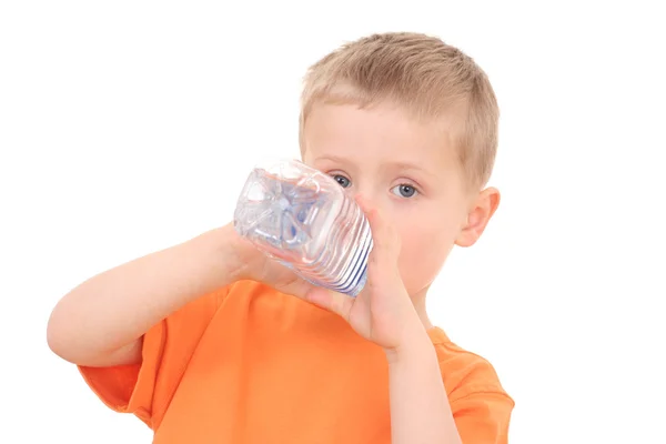 Хлопчик і пляшка води — стокове фото