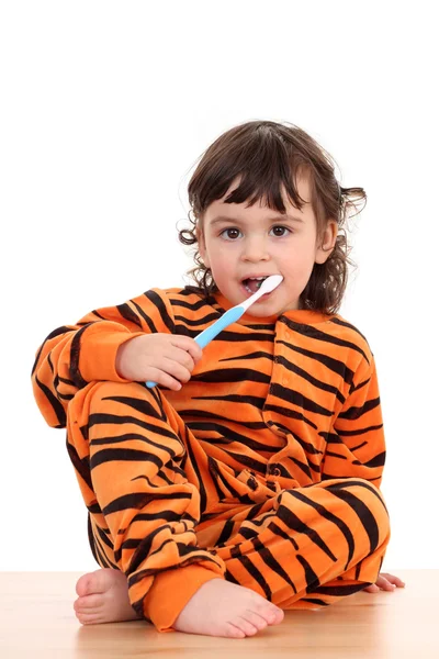 Chica y cepillo de dientes —  Fotos de Stock