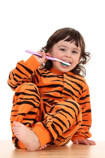 Menina e escova de dentes — Fotografia de Stock