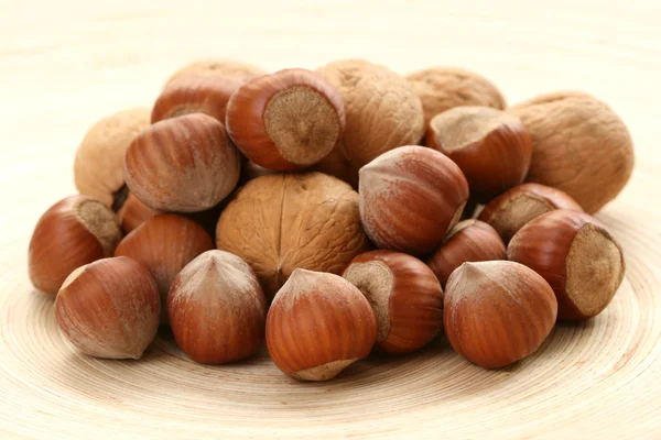 Hazelnuts and walnuts — Stock Photo, Image