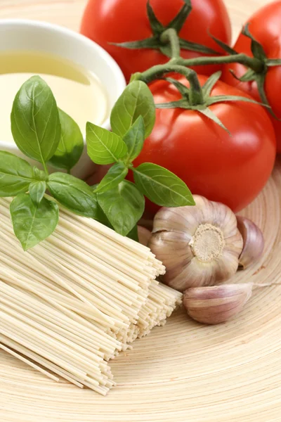 Att göra spagetti — Stockfoto