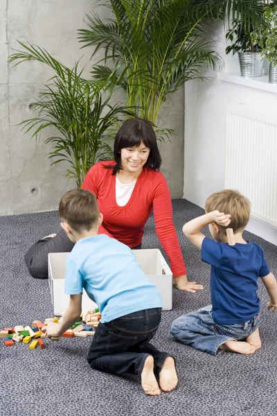 Family fun with cleaning up — Stock Photo, Image