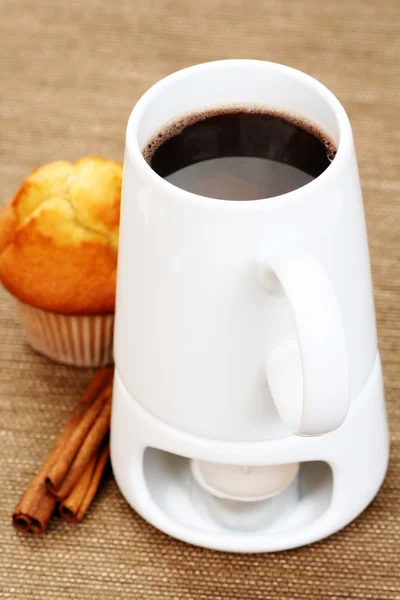 Hot chocolate and muffin — Stock Photo, Image