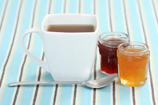 Tazza di tè con confiture — Foto Stock