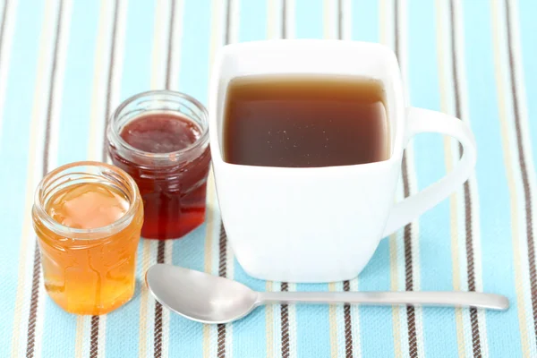 Šálek čaje s cukrárnu — Stock fotografie