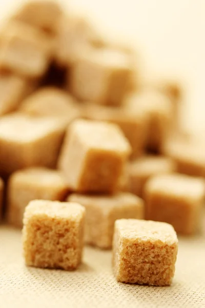 Cubes de sucre brun — Photo