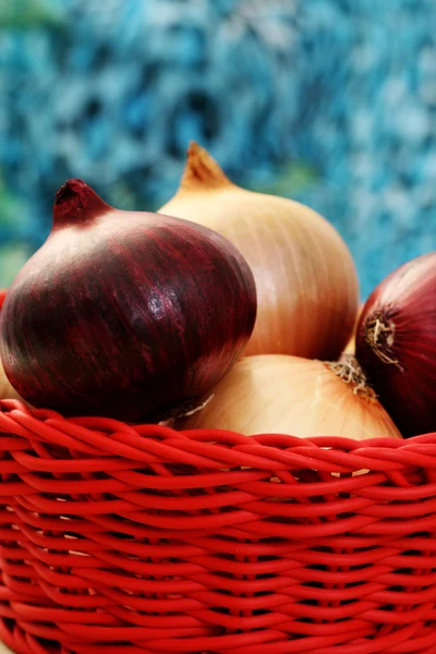Basket of onions — Stock Photo, Image