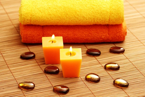 Towels and candle — Stock Photo, Image