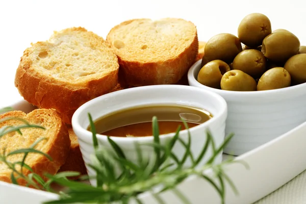Baguette y aceite de oliva — Foto de Stock
