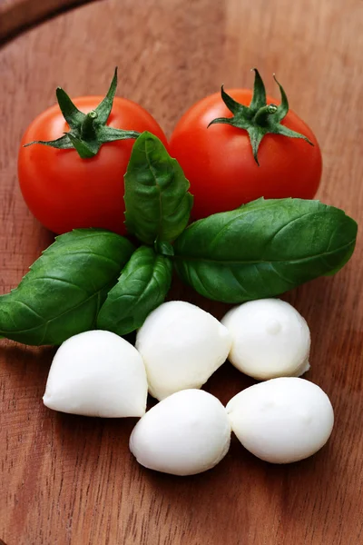 Mozzarella e tomate cereja — Fotografia de Stock