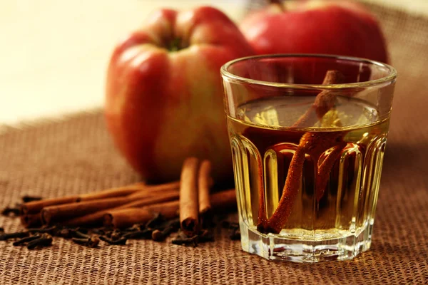 Glass Apple Juice Some Fresh Apples — Stock Photo, Image