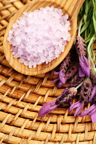 Lavender Bath Salt Some Fresh Lavender Beauty Treatment — Stock Photo, Image