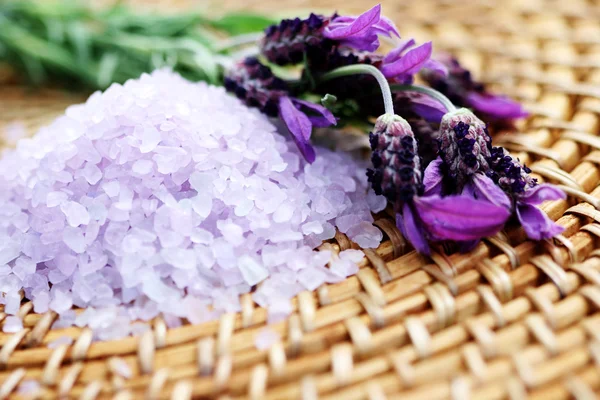 Lavender Bath Salt Some Fresh Lavender Beauty Treatment — Stock Photo, Image