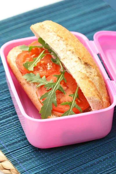 Lunchbox Mit Leckerem Brötchen Essen Und Trinken — Stockfoto