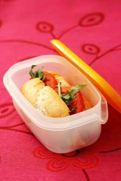 午餐盒与美味的面包 食物和饮料 — 图库照片