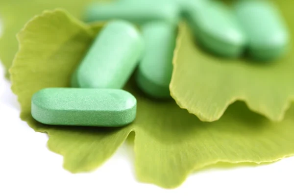 Detailní Záběry Pilulek Ginko Listy Alternativní Medicína — Stock fotografie