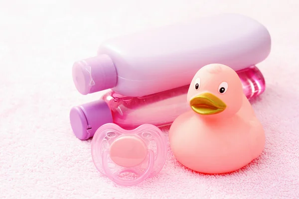 Zubehör Für Babybadewanne Auf Rosa Handtuch Körperpflege — Stockfoto