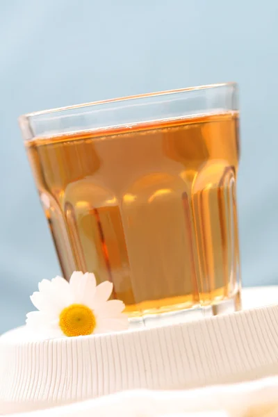 アールグレイ紅茶のガラス食べ物や飲み物の代替医療 — ストック写真