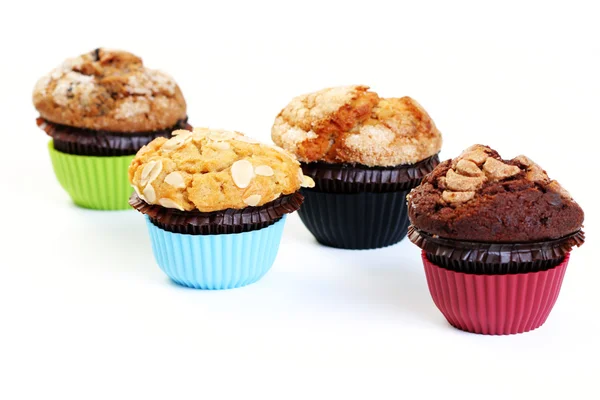 Τέσσερις Muffins Απομονωθεί Λευκό Γλυκό Τροφίμων — Φωτογραφία Αρχείου