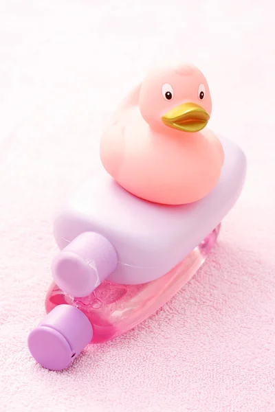ピンク ボディケアで赤ん坊の浴室のアクセサリ — ストック写真