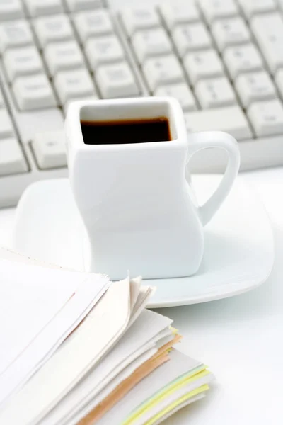 Φλιτζάνι Καφέ Στην Εργασία Πολλά Κάνει — Φωτογραφία Αρχείου