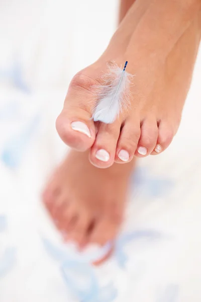 Feet Light Feather Beauty Treatment — Stock Photo, Image