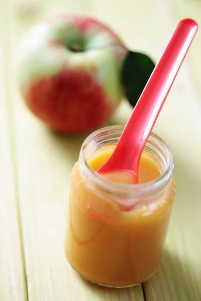 Alimenti per bambini - mela — Foto Stock