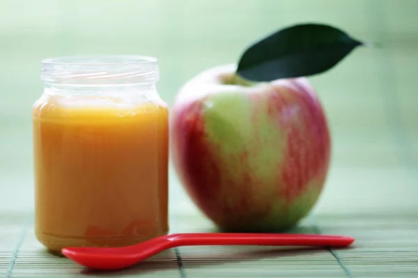 Βάζο Την Apple Για Παιδικές Τροφές Φαγητό Και Ποτό — Φωτογραφία Αρχείου