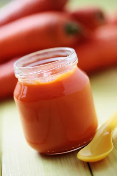 Детское питание - морковь — стоковое фото
