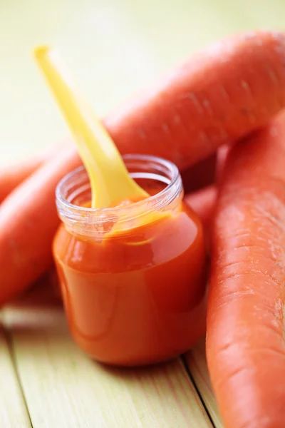 Детское питание - морковь — стоковое фото